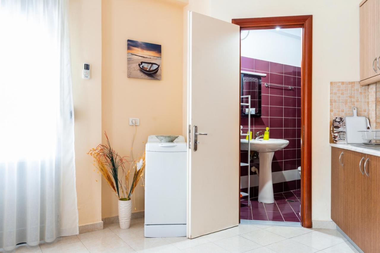 Work-Friendly Central Apartments, Sarandë エクステリア 写真