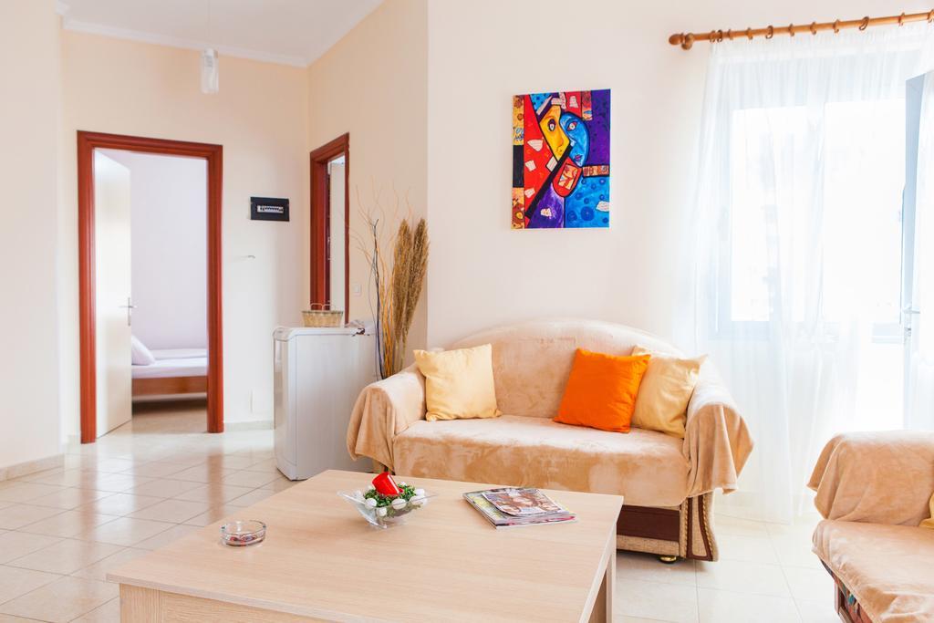 Work-Friendly Central Apartments, Sarandë エクステリア 写真