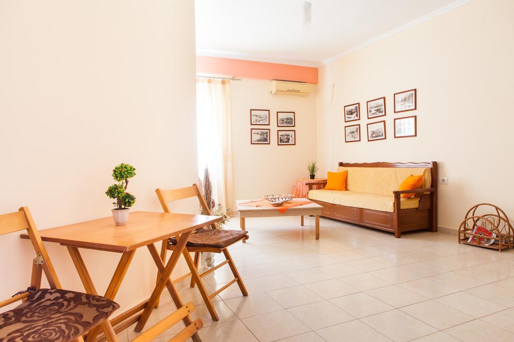 Work-Friendly Central Apartments, Sarandë エクステリア 写真